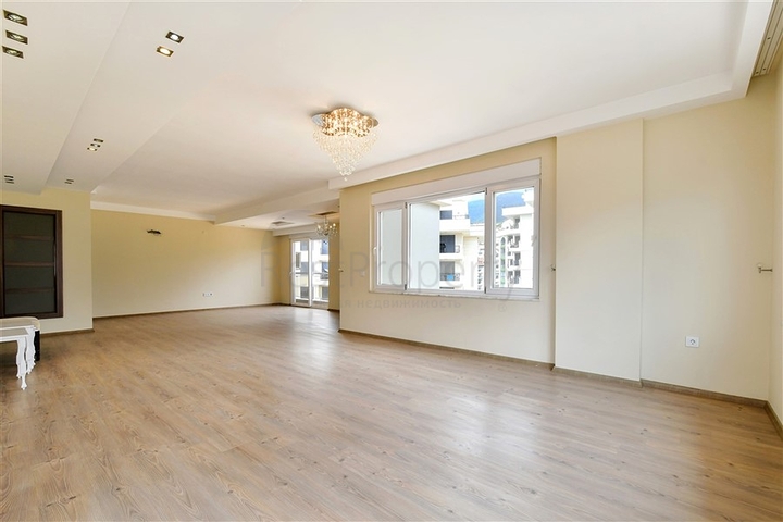 Просторный пентхаус в зелёном районе Оба