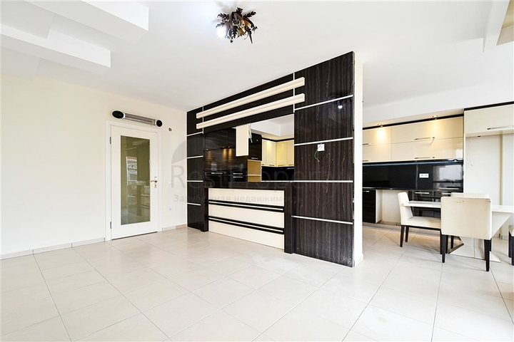 Просторный пентхаус в зелёном районе Оба