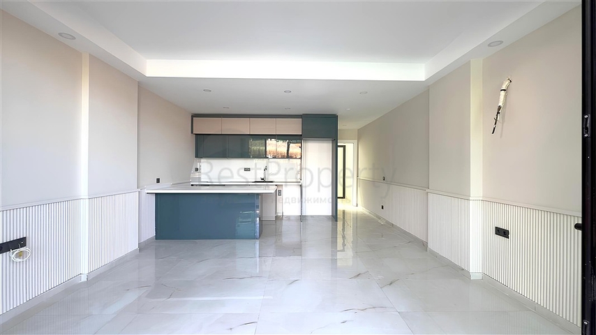 Современный дуплекс 2+1 с садом в комплексе у моря 