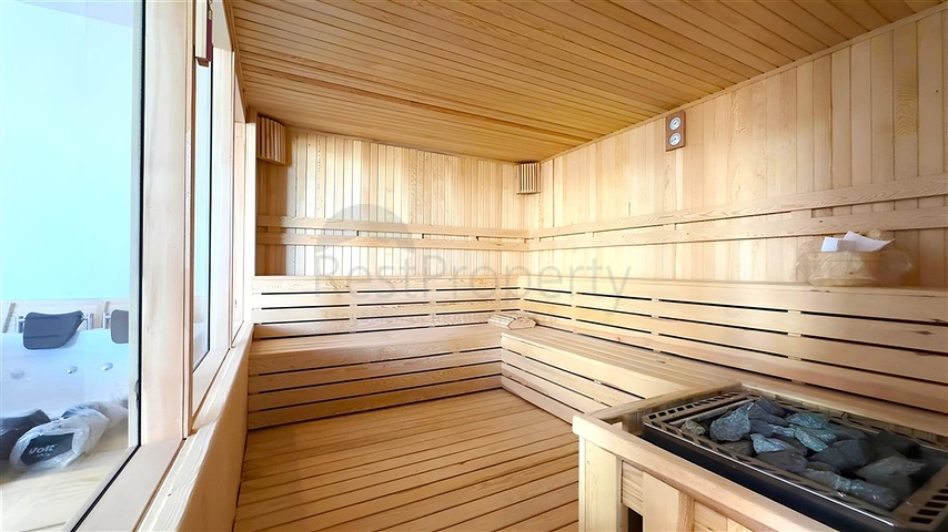 Современный дуплекс 2+1 с садом в комплексе у моря 