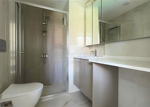 Современный дуплекс 2+1 с садом в комплексе у моря 