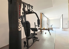 Современный дуплекс 2+1 с садом в комплексе у моря 