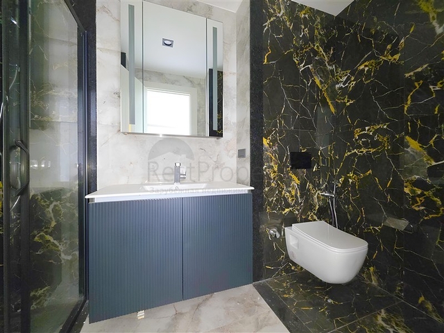 Роскошная квартира у моря с развитой инфраструктурой в Тюрклере