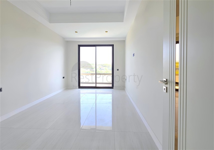 Роскошная квартира у моря с развитой инфраструктурой в Тюрклере