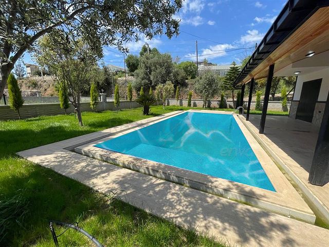 Уютная вилла с большим участком — комфорт и тишина в окружении природы