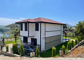 Уютная вилла с большим участком — комфорт и тишина в окружении природы