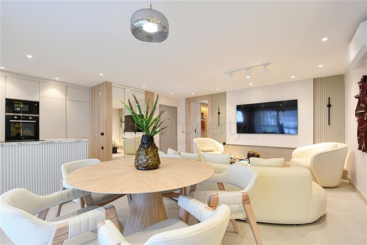 Просторная меблированная квартира 2+1 рядом с морем — идеальный вариант для жизни и отдыха