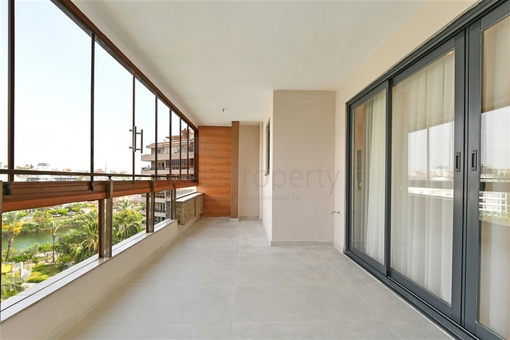 Просторная меблированная квартира 2+1 рядом с морем — идеальный вариант для жизни и отдыха