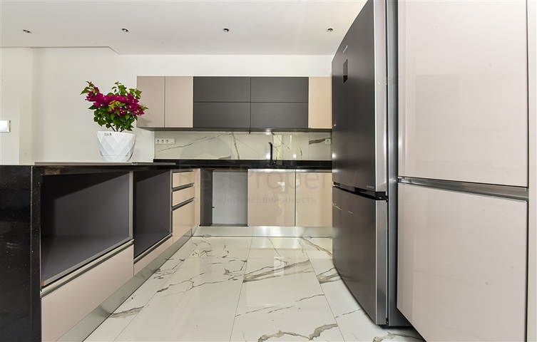 Современная вилла с морским видом в окружении природы и премиального комфорта