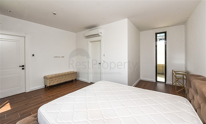 Современная вилла с морским видом в окружении природы и премиального комфорта