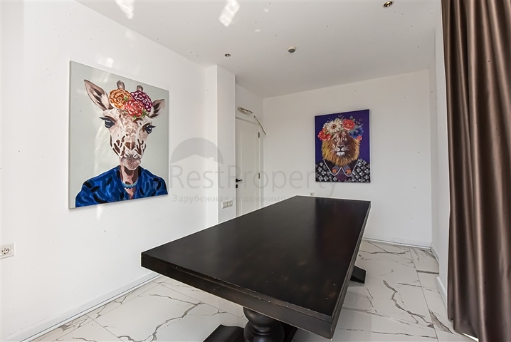 Современная вилла с морским видом в окружении природы и премиального комфорта