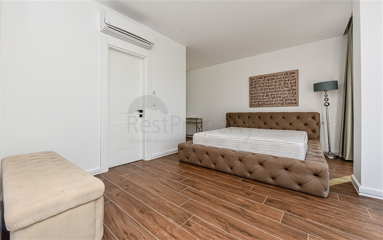 Современная вилла с морским видом в окружении природы и премиального комфорта