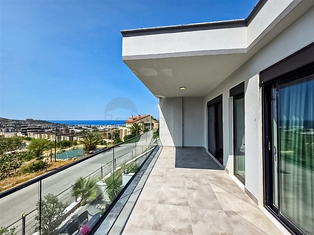 Современная вилла с морским видом в окружении природы и премиального комфорта