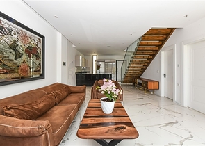 Современная вилла с морским видом в окружении природы и премиального комфорта