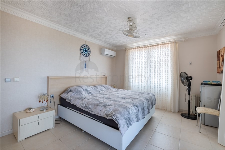 Идеальный дом у моря: просторная вилла с видом на Средиземное море