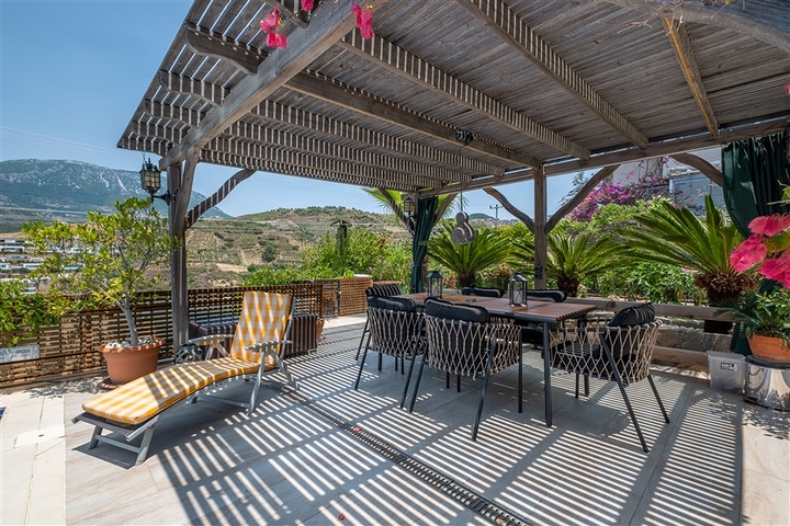 Идеальный дом у моря: просторная вилла с видом на Средиземное море