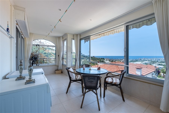 Идеальный дом у моря: просторная вилла с видом на Средиземное море