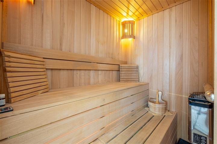 Идеальный дом у моря: просторная вилла с видом на Средиземное море