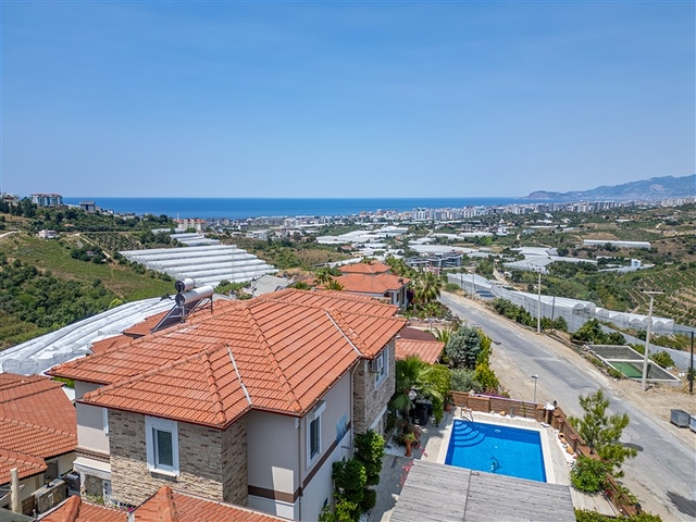 Идеальный дом у моря: просторная вилла с видом на Средиземное море