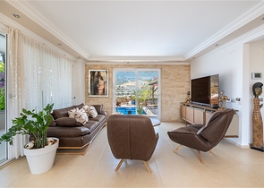 Идеальный дом у моря: просторная вилла с видом на Средиземное море