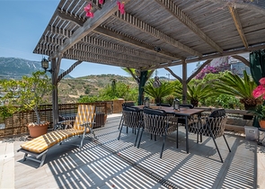 Идеальный дом у моря: просторная вилла с видом на Средиземное море