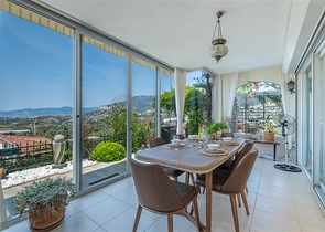 Идеальный дом у моря: просторная вилла с видом на Средиземное море