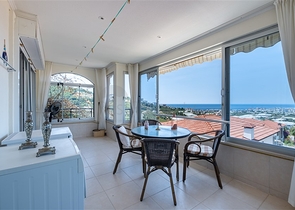 Идеальный дом у моря: просторная вилла с видом на Средиземное море