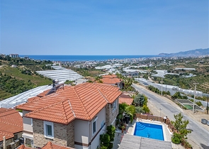 Идеальный дом у моря: просторная вилла с видом на Средиземное море