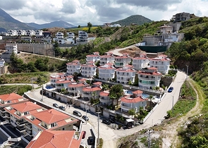 Просторная меблированная вилла с террасой в окружении природы Просторная меблированная вилла с террасой в окружении природы