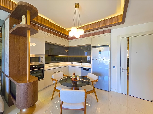 Современные апартаменты 1+1 в престижном комплексе у моря в Тюрклере