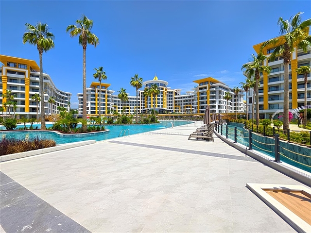 Современные апартаменты 1+1 в престижном комплексе у моря в Тюрклере