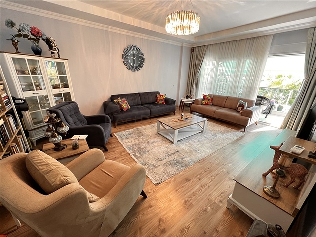 Просторная меблированная квартира для жизни в центре Оба