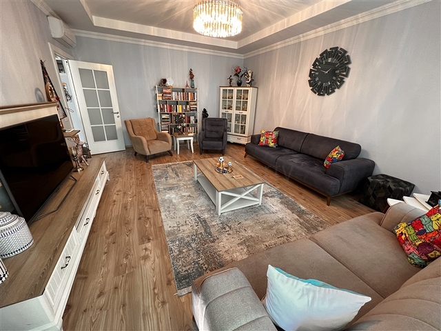 Просторная меблированная квартира для жизни в центре Оба