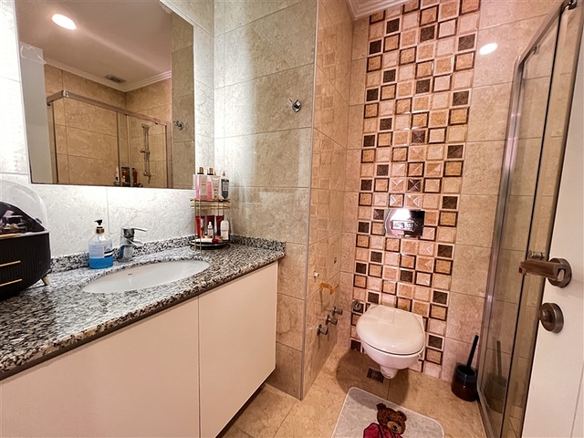 Просторная меблированная квартира для жизни в центре Оба