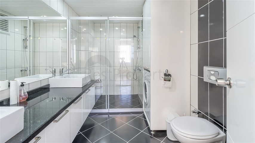 Меблированная квартира в 50 метрах от пляжа в самом центре Оба