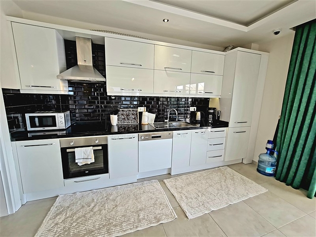 Современная квартира с полным комфортом в центре Оба