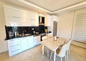 Современная меблированная квартира в жилом комплексе с богатой инфраструктурой в районе Оба