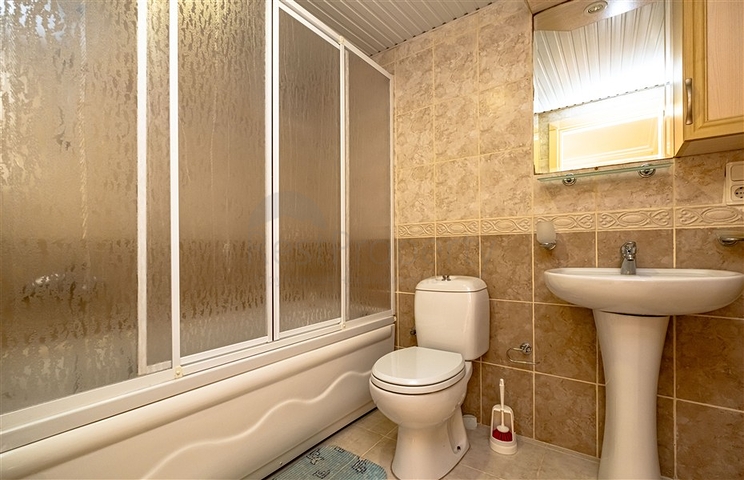 Просторный пентхаус 4+1 в уютном жилом комплексе в районе Оба — комфорт для всей семьи