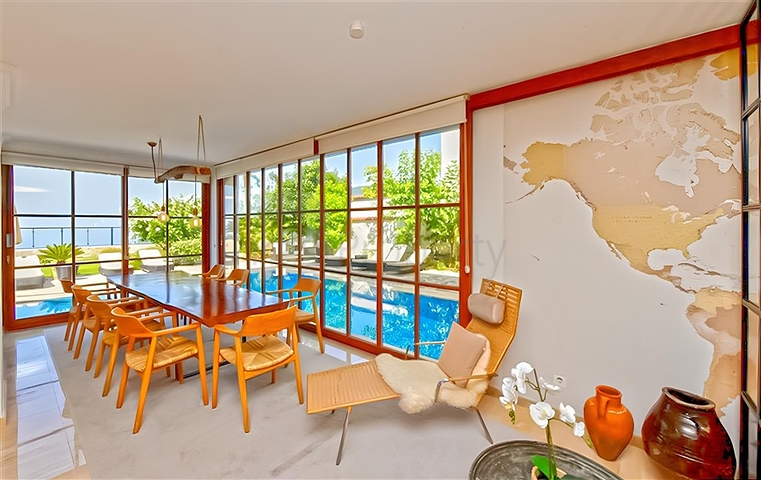 Элитная вилла 5+2 с видом на море в центре Аланьи — приватность, комфорт и роскошь в одном месте