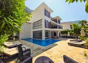 Элитная вилла 5+2 с видом на море в центре Аланьи — приватность, комфорт и роскошь в одном месте