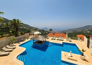 Элитная вилла 5+2 с видом на море в центре Аланьи — приватность, комфорт и роскошь в одном месте