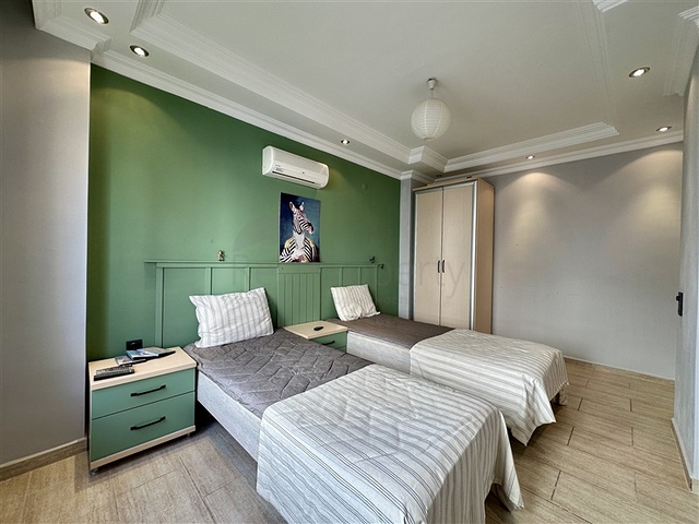 Просторная меблированная квартира 2+1 всего в 150 метрах от моря в районе Оба