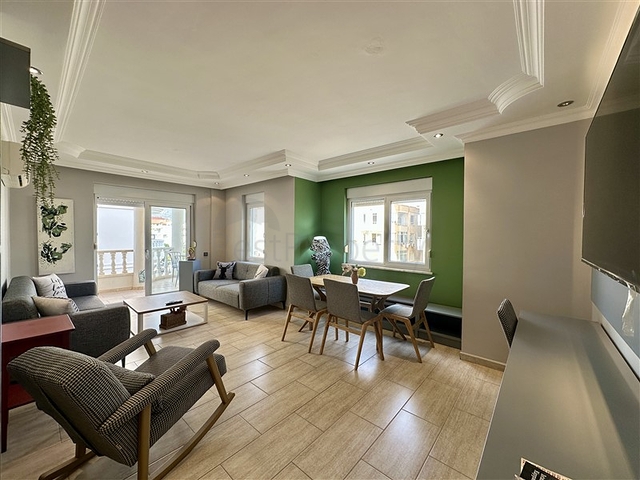 Просторная меблированная квартира 2+1 всего в 150 метрах от моря в районе Оба