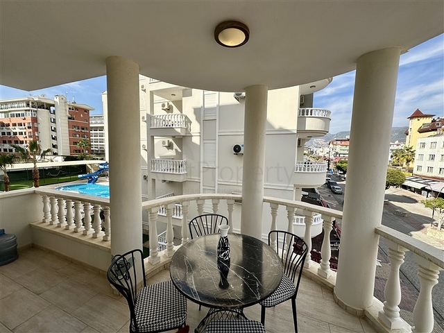 Просторная меблированная квартира 2+1 всего в 150 метрах от моря в районе Оба