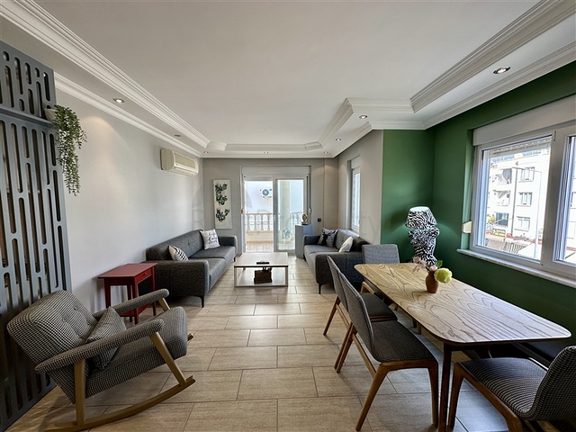 Просторная меблированная квартира 2+1 всего в 150 метрах от моря в районе Оба