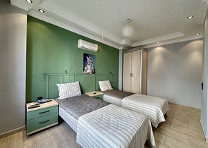 Просторная меблированная квартира 2+1 всего в 150 метрах от моря в районе Оба