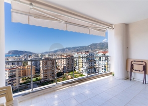 Светлая квартира с панорамным видом на море в районе Тосмур