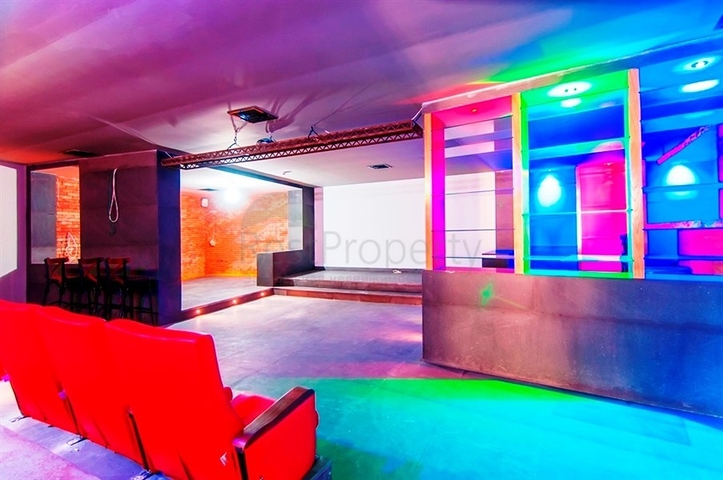 Просторная меблированная квартира 3+1 с богатой инфраструктурой в современном жилом комплексе