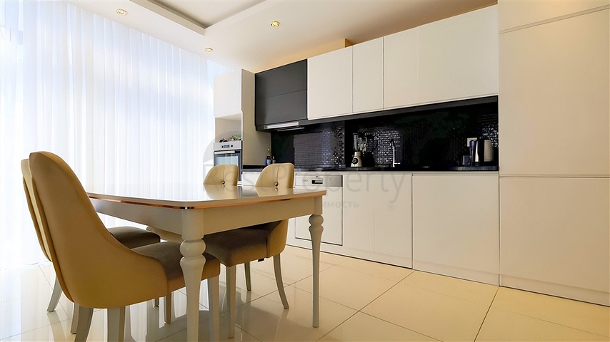 Просторная меблированная квартира 3+1 с богатой инфраструктурой в современном жилом комплексе