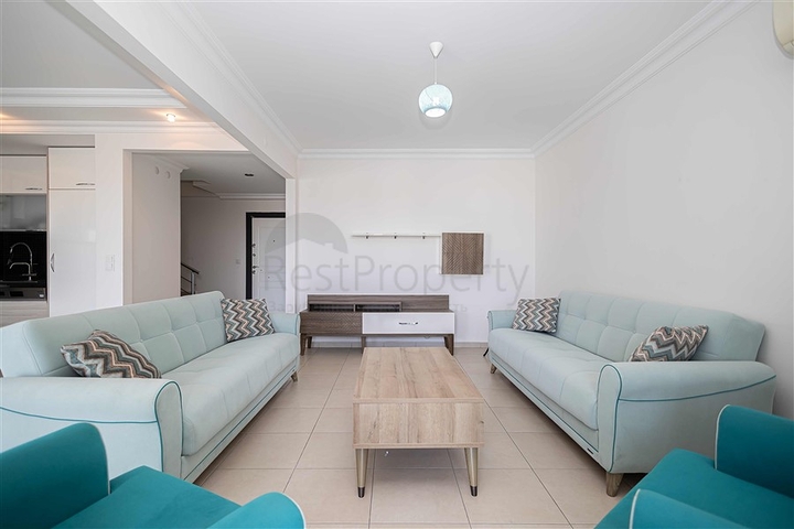 Просторный пентхаус с террасой и видом на море в престижном жилом комплексе